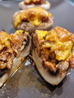 Una foto de Champiñones de picadillo y cheddar