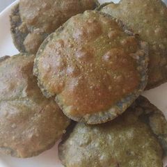 A picture of Palak puri.
