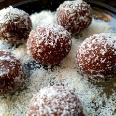 A picture of Banana Choco balls.