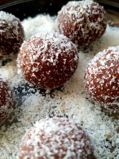 A picture of Banana Choco balls.