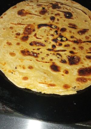 આલુ પરોઠા (Aloo Paratha Recipe In Gujarati) રેસીપી મુખ્ય ફોટો