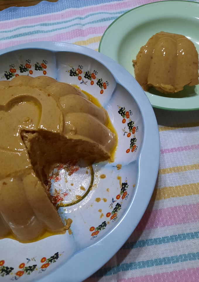 Una foto de Flan tipo budín de pan