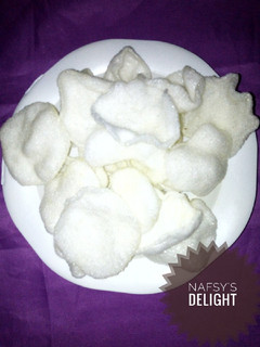 A picture of White Prawn Crackers.