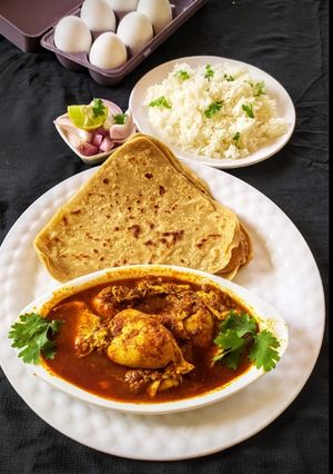 एग ड्रॉप करी (egg drop curry recipe in Hindi) रेसिपी मुख्य फोटो