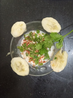 કેળાં નું રાઈતું (Banana Raita Recipe In Gujarati) રેસીપી મુખ્ય ફોટો