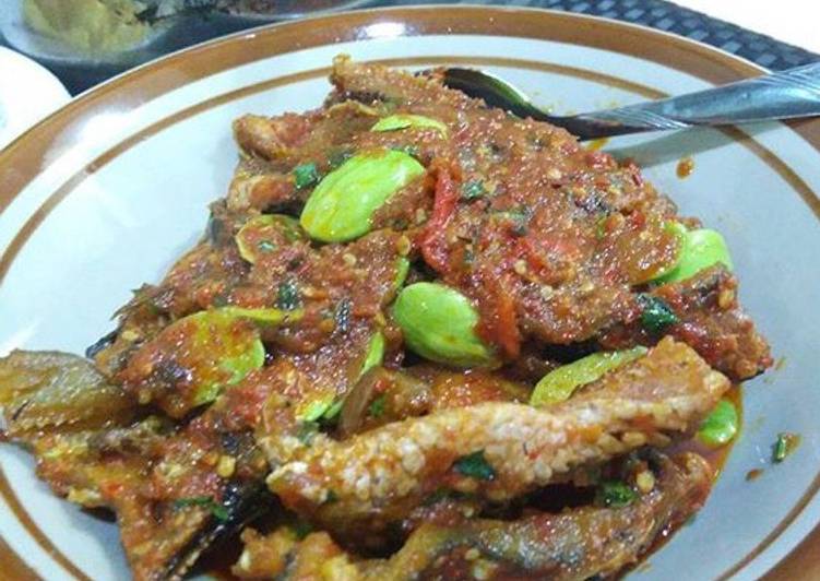 Tumis gabus pete