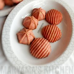 A picture of Whipped Shortbread Cookies.