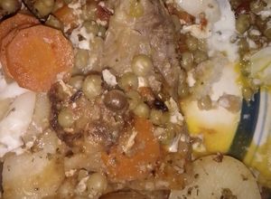 Una foto de Bifes a la criolla, con papas, huevitos😍🇦🇷 y algo más🤗