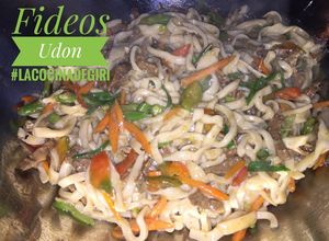 Una foto de Fideos Udon Con Carne y Vegetales