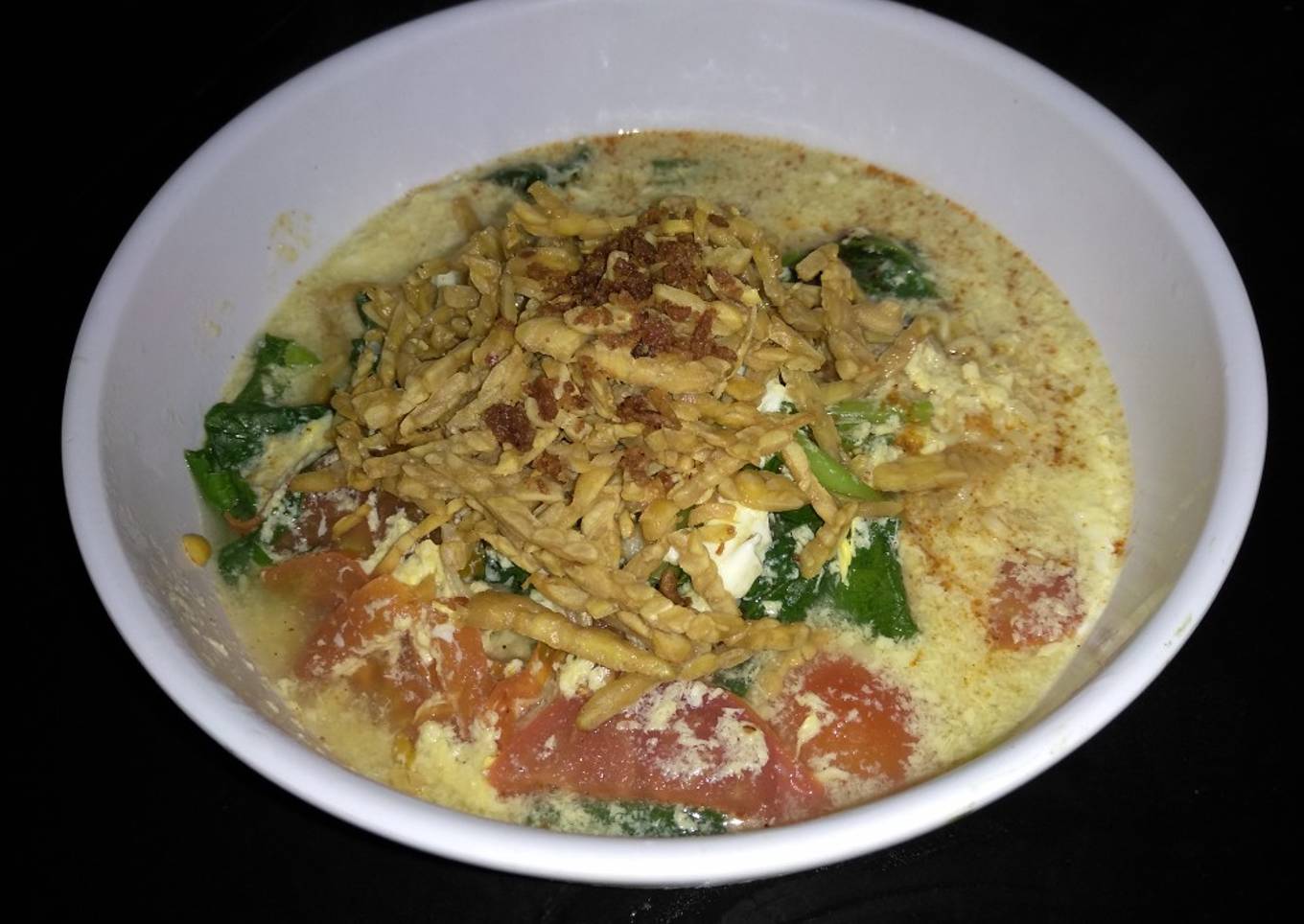 Kari special (mie instant)