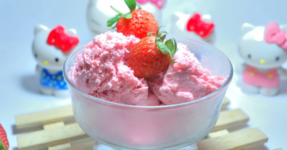 Resep Es krim strawberry homemade (no sp) oleh Alnase Nur Fitrah - Cookpad