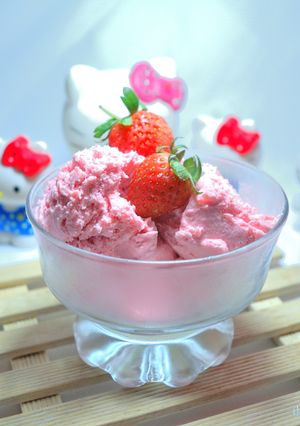 Foto resep Es krim strawberry homemade (no sp)