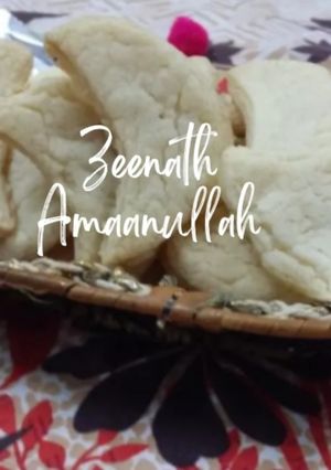 A picture of Hyderabadi Chand Biscuits or Crescent Moon Cookies.