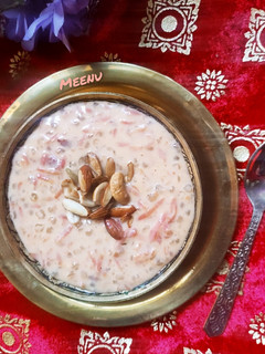 साबूदाना गाजर खीर (sabudana gajar kheer recipe in Hindi) रेसिपी मुख्य फोटो