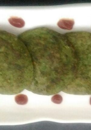 A picture of Sprouted Moong Palak Mini Chila.