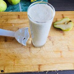 A picture of Banana, Pear and Oatmeal Smoothie.