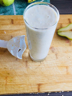 A picture of Banana, Pear and Oatmeal Smoothie.