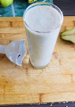 A picture of Banana, Pear and Oatmeal Smoothie.