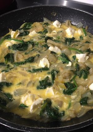 Une photo de Omelette aux épinards et oignons 🧅