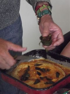 Una foto de Chapandongo de chiles poblanos asados y queso ranchero