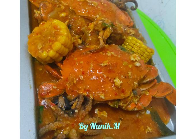 Kepiting dan baby gurita saos Padang