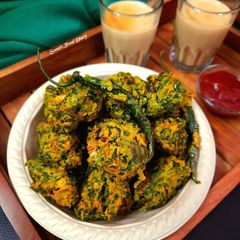 A picture of Crispy Methi Fritters or Methi Pakoda.