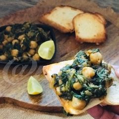 A picture of Espinacas con Garbanzos(Spanish Chickpea Stew).