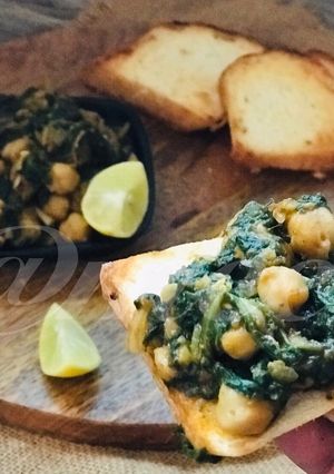 A picture of Espinacas con Garbanzos(Spanish Chickpea Stew).