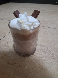 કિટકેટ મિલ્ક શેક (Kitkat Milk Shake Recipe In Gujarati) રેસીપી મુખ્ય ફોટો