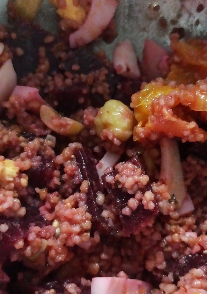 Una foto de Ensalada de cuscús, naranja y remolacha