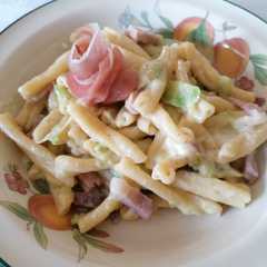 Foto di Caserecce cremose con zucchine e speck