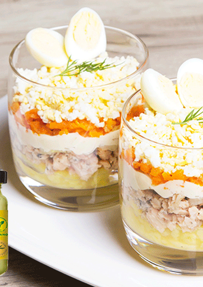 Una foto de Ensalada Mimosa con Allioli en vasitos