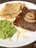 Tasajo y guacamole