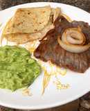 Tasajo y guacamole