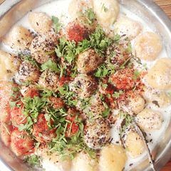 A picture of Dahi vada.