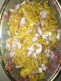 A picture of Onion maggi.