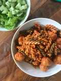 ฟูซิลีมีทบอลผัดซอสมะเขือเทศ-Vegan