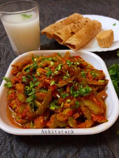 ટીંડોળા ની મસાલેદાર સબ્જી (Tindora Spicy Sabji Recipe In Gujarati) રેસીપી મુખ્ય ફોટો