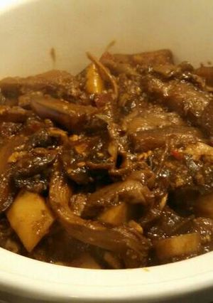 A picture of Braised eggplant and tofu in Claypot 鱼香茄子煲🍆#veggies#.