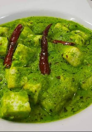 A picture of Palak Peanut Chaman.