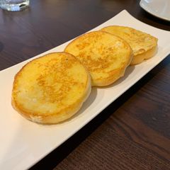 A picture of French toasts.