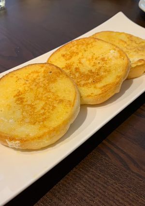 A picture of French toasts.