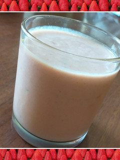 Foto di Frullato con fragola, avocado e mela senza lattosio