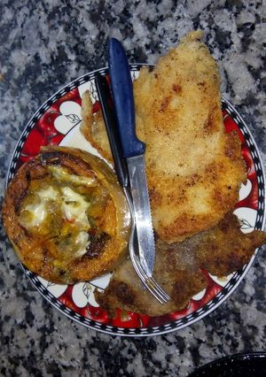 Una foto de Calabaza al horno rellena y milanesas