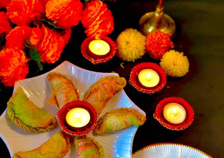 Recipe of Award-winning Rainbow Karanji/Gujiya with rava,dry fruits and coconut filling