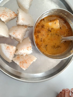 ઇડલી સંભાર (Idli Sambhar Recipe In Gujarati) રેસીપી મુખ્ય ફોટો