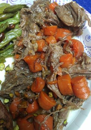 A picture of Roast Beef with Bay Leaf.