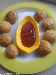 सूजी के स्वादिष्ट अप्पे(suji ke swadist appe recipe in hindi) रेसिपी मुख्य फोटो