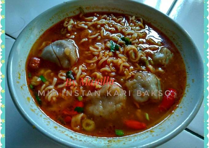 Mie instan kari bakso