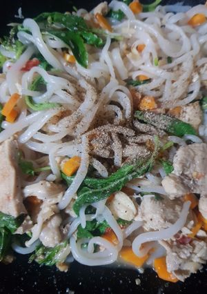 รูปของ กะเพราไก่เส้นบุก🐓
